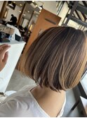 前下がりボブのハイライトスタイル