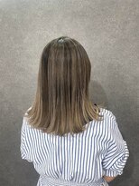 ジャスミンバイカルフール(JASMINE by carrefour)&nbsp;外ハネ切りっぱなし×ハイライトカラー