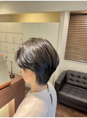 立体的なハンサムショートヘア