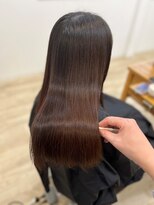 ミラ(MIRA)&nbsp;手ぐしが心地いいストレート美髪