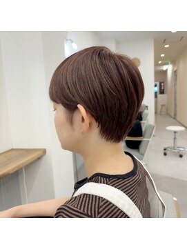 イラ(Era) ベリーショート/ベージュカラー