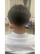 ラグーナ(Laguna)&nbsp;黒髪でも重くない！束感マッシュ×刈り上げツーブロック