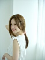 キネン バイ ツリー 宇都宮(kinen by tree)&nbsp;エフォートレスなこなれ低めポニーテールとことりベージュ艶髪