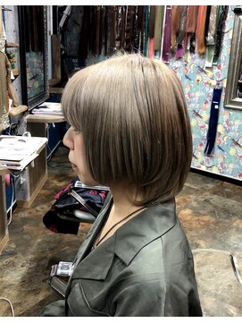 ウサギジュニア(ウサギjr.) アッシュベージュカラーショート