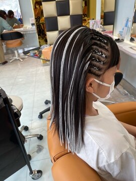 髪技空間アノン(anon) コーンロウ(ハーフ)