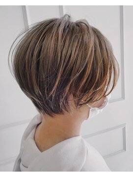 スペックホルダー(Spec Holder) 大人可愛い20代30代40代黒髪前下がりショートボブ丸みショート8