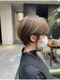 ふんわり束感ショート×ベージュ