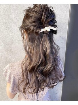 アイユー(ii+U) ハーフアップアレンジ　ロング　ニュアンス巻き