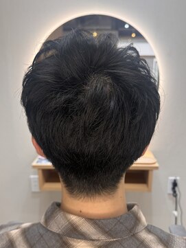 イゾラ(isola) 【isola】マッシュショート/ツーブロ刈り上げ/簡単スタイリング