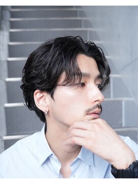 レタッチバイフィフス(RETOUCH by fifth) 原宿ルーズパーマメンズカットセンターパートオールバック30代