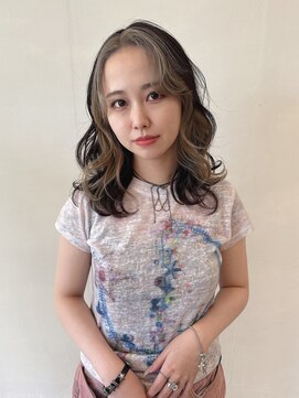 イル(ill) デザインカラー　レイヤースタイル　ミディアムロング