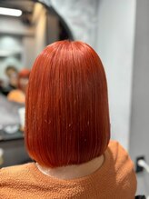 ブリーチでしっかり抜いたベースにツヤ感たっぷりの“コーラルオレンジ””[新宿/新宿/髪質改善/ブリーチ]