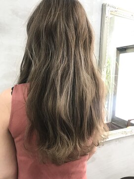 エスト 小倉(est) 赤みを消したヌーディーベージュ