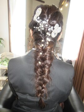 コア フィール ア デイ(COIFFURE A DAY) 【M3D見附今町】フィッシュボーン風あみおろし