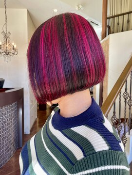 ヘアモード カクテル コントラストピンクハイライト×ぱつっとボブ　【MARIA】