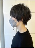 バランスの良い黒髪シンプルショート