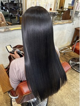 リタへアーズ(RITA Hairs)の写真/ダメージ毛にも対応できる美髪矯正に特化◇スタイリストがつきっきりで施術。感動のシルク質感ストレートへ