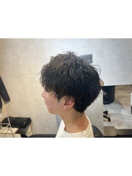【大通駅徒歩4分】メンズパーマスタイルに幅広く対応できる《relaxation barber Re・room 》