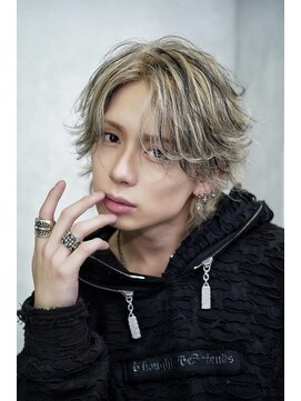 ゼロ 渋谷(XeRo) ミディアムフェザーショート