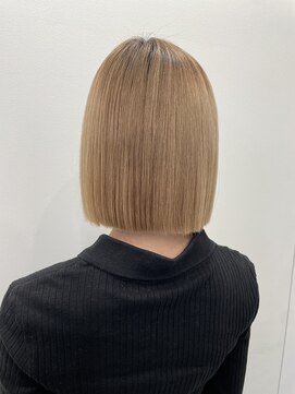 サンク 原宿 表参道(cinq) 顎下ボブヘーゼルグレージュミルクティーカラーインナーカラー