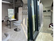 無機質なモノトーン基調の落ち着く空間◎