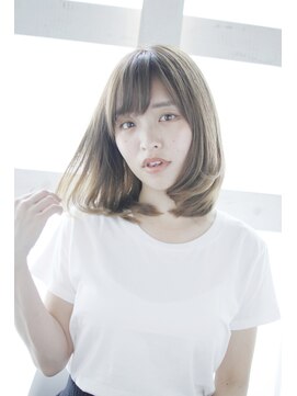 アジュテ(ajouter) 厚め前髪の重めワンカールスタイル