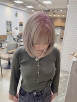 イェッカ パビル(YECCA pabil)&nbsp;ピンクからブロンドのルーツカラー（ブリーチ１～2回）