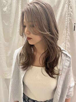 イロ(iiro)の写真/秋のイメージチェンジでレイヤーカットも大人気◎顔回りのニュアンスだけで”理想のスタイル”を叶えます。