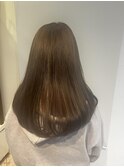 軽やかレイヤー× 透け感オリーブベージュ