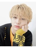 ハイトーンブロンドヘアミルクティーベージュラウンドマッシュ