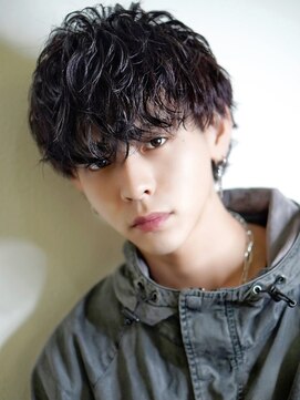 アルファ 新宿(alpha) サーフカール/ 刈り上げセンターパート/ブルーブラック[新宿駅]