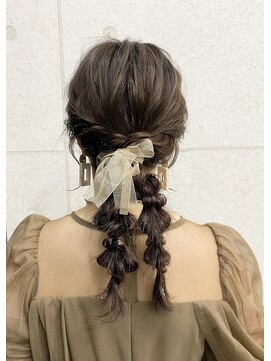 アンリ(Anli) 【tomomi*ヘアセット　ローポニー　あみおろし　】