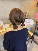 大人可愛いヘアセットツインアレンジお団子ヘアお呼ばれ結婚式