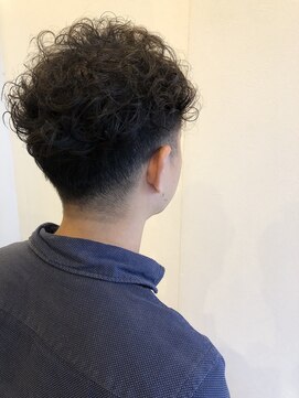 ザ ラブズ ラフズ ヘアー 本店(the loves laughs hair) 【フェードカット】 刈り上げ×パーマ
