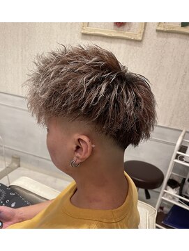 ヘアルーム ルシア(Lucia) ツイストスキンフェードショート