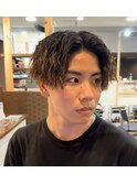 メンズパーマ センターパート前下がりツイストスパイラル