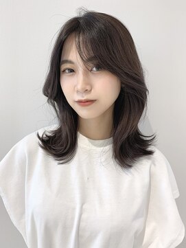 ピークアブー 銀座並木通り(PEEK-A-BOO) 韓国大人くびれミディアムレイヤー艶髪ブルージュ銀座有楽町