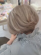 丹下陽子美容室 白髪を活かしたデザイン
