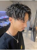 波巻きパーマ×ハイライトでストリート感溢れる男らしいヘアに◎