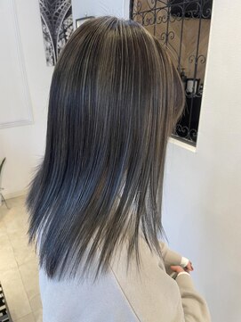 ラビスモア(Lovis moa) ミディアムヘア/暗めカラー/デザインカラー/フェイスフレミング