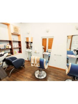 気軽に通えるマンツーマンサロン◇お客様のお悩みに向き合い、ご自宅でも扱いやすい似合わせスタイルに＊