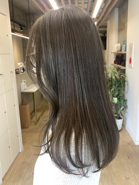 オリーブベージュ