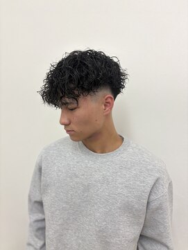 オルヴァ(Orva) スペインカール×ミドルフェード[藤沢美容室/メンズパーマ]