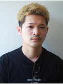 ツーブロック ショートモヒカン ブリーチ 金髪 アップバング