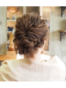 ノエル ヘアー アトリエ(Noele hair atelier) 『Noele』大人可愛いアレンジ×ツイストシニヨン