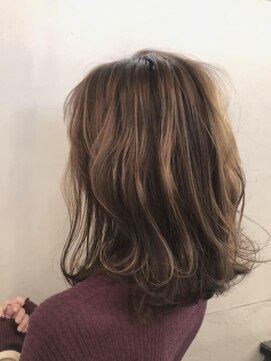 ネオリーブ チロル 横浜西口店(Neolive CiroL.) 細かめハイライト×グレージュ