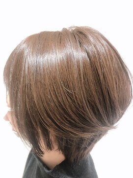 アフティ(afumty) 前下がりショートボブ