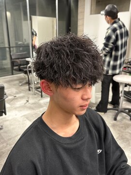 イーラ(era) 強めスパイラルパーママッシュ刈り上げツーブロック