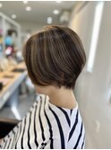 艶ハイライト×前下がりショート