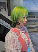 ウルフカット×ネオングリーン
